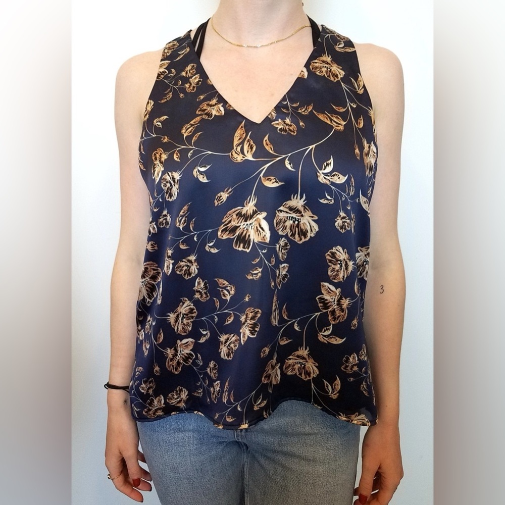 Veronica M V Neck Shell